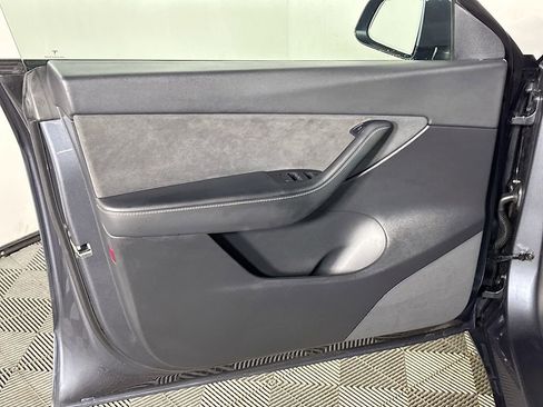 Used 2022 Tesla Model Y Performance image 10