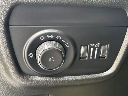 Used 2023 Jeep Grand Cherokee Limited w/ Black Appearance Package image 24