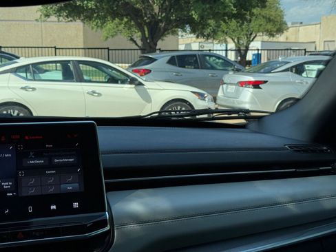 Used 2025 Jeep Compass Limited AWD/4WD image 35