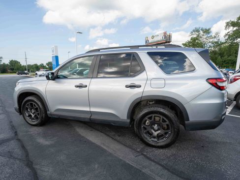 Used 2025 Honda Pilot TrailSport image 4