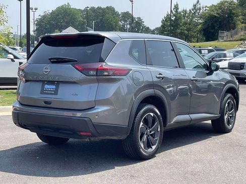 Used 2025 Nissan Rogue SV AWD/4WD image 3