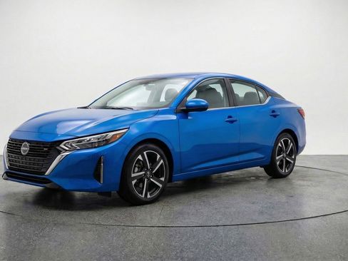 Used 2025 Nissan Sentra SV image 3