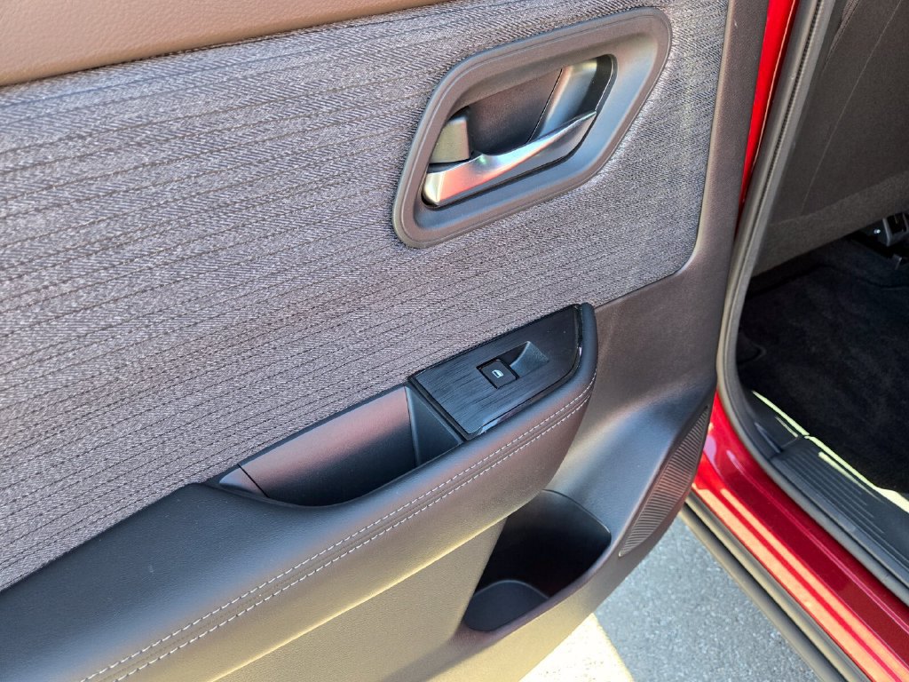 Certified 2023 Nissan Rogue SV FWD image 18
