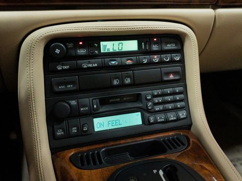 Used 1999 Jaguar XK8 Coupe image 29