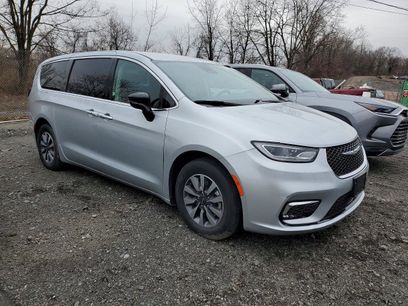 Used 2024 Chrysler Pacifica Limited