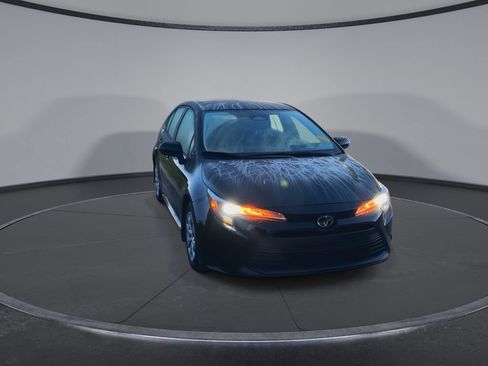 Used 2026 Toyota Corolla LE FWD image 3