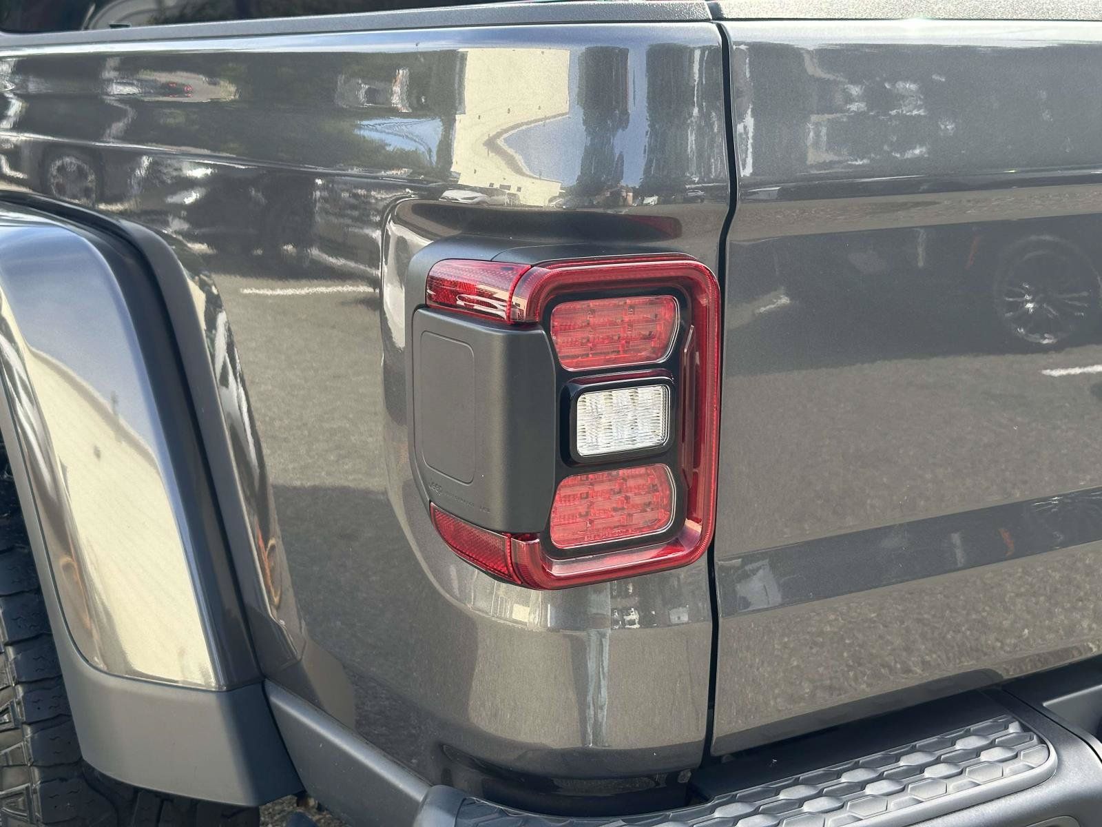 Used 2021 Jeep Gladiator Rubicon AWD/4WD image 39