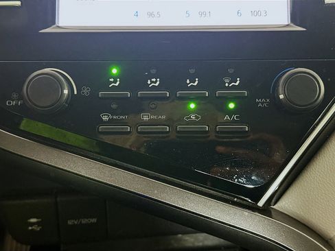 Used 2018 Toyota Camry LE image 22