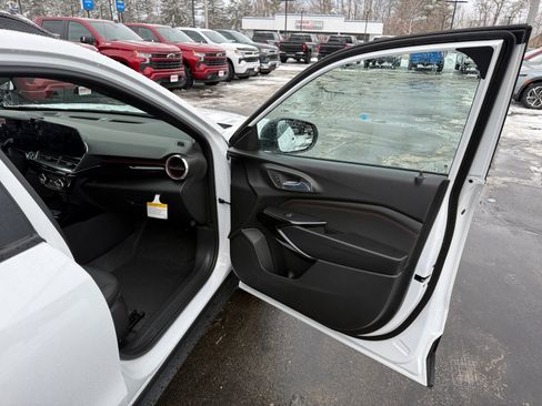 New 2026 Chevrolet Trax RS w/ Driver Confidence Package image 28