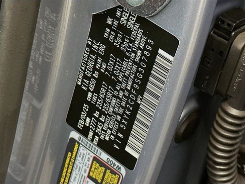 Used 2025 Kia Sportage LX image 12