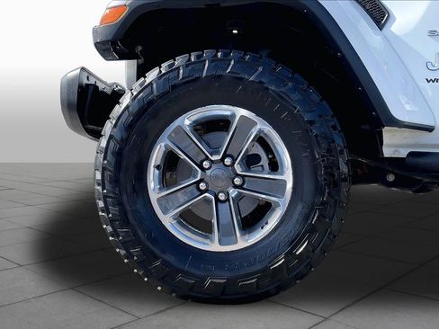 Used 2018 Jeep Wrangler Unlimited Sahara AWD/4WD image 11