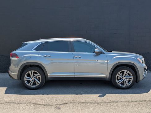Used 2024 Volkswagen Atlas Cross Sport SEL R-Line AWD/4WD image 4