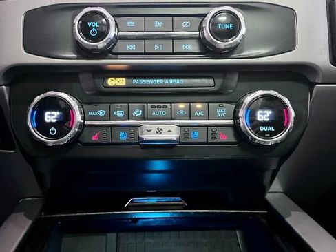 Used 2022 Ford F350 Lariat w/ Lariat Ultimate Package AWD/4WD image 27