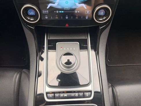 Used 2017 Jaguar XE RWD image 21