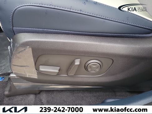 New 2026 Kia Carnival EX FWD image 22