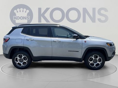 Used 2022 Jeep Compass Trailhawk w/ Trailhawk Convenience Group AWD/4WD image 8