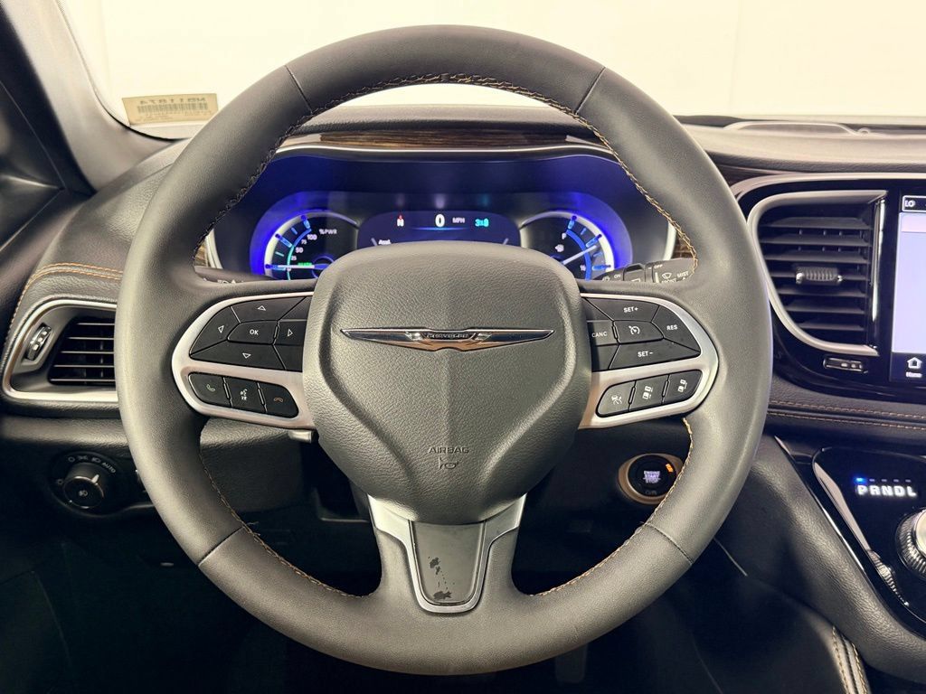 Used 2023 Chrysler Pacifica Pinnacle FWD image 15