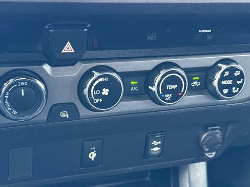 Used 2017 Toyota Tacoma TRD Off-Road image 19