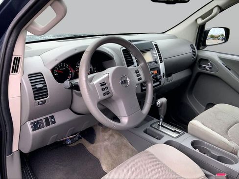 Used 2013 Nissan Frontier SV w/ SV Value Truck Pkg RWD image 16