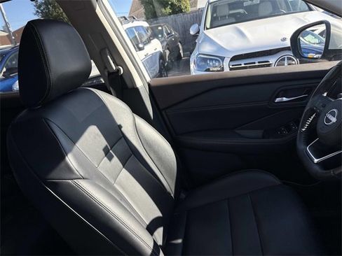 Used 2023 Nissan Rogue SL w/ SL Premium Package image 14