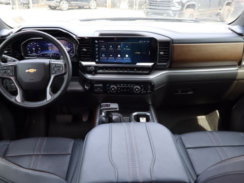 Used 2023 Chevrolet Silverado 1500 High Country w/ Technology Package AWD/4WD image 17
