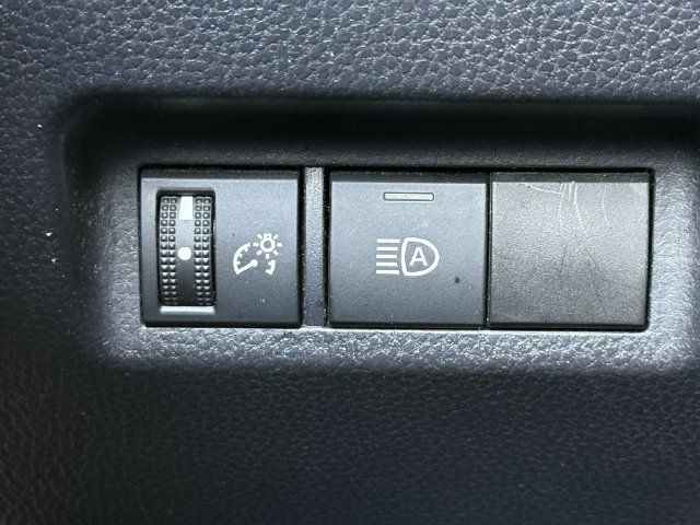 Used 2020 Toyota RAV4 LE FWD image 20