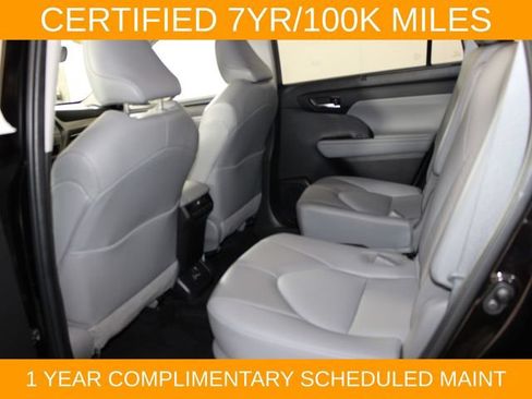 Used 2022 Toyota Highlander XLE AWD/4WD image 15