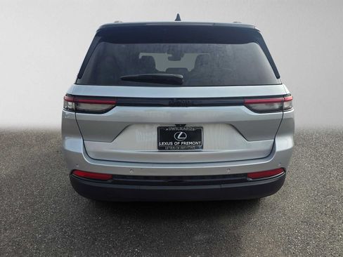 Used 2023 Jeep Grand Cherokee Altitude RWD image 4
