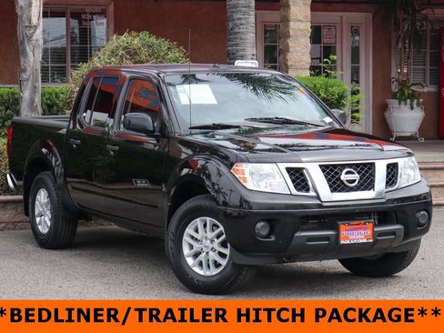 Used 2018 Nissan Frontier SV image 2