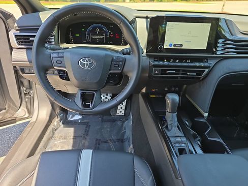 Used 2026 Toyota Camry SE FWD image 17