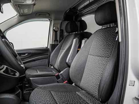 Used 2023 Mercedes-Benz Metris image 13