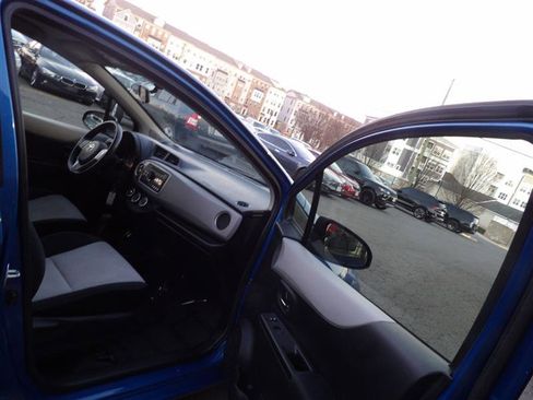 Used 2012 Toyota Yaris LE image 10