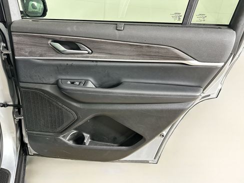 Used 2024 Jeep Grand Cherokee L Limited w/ Luxury Tech Group II image 33