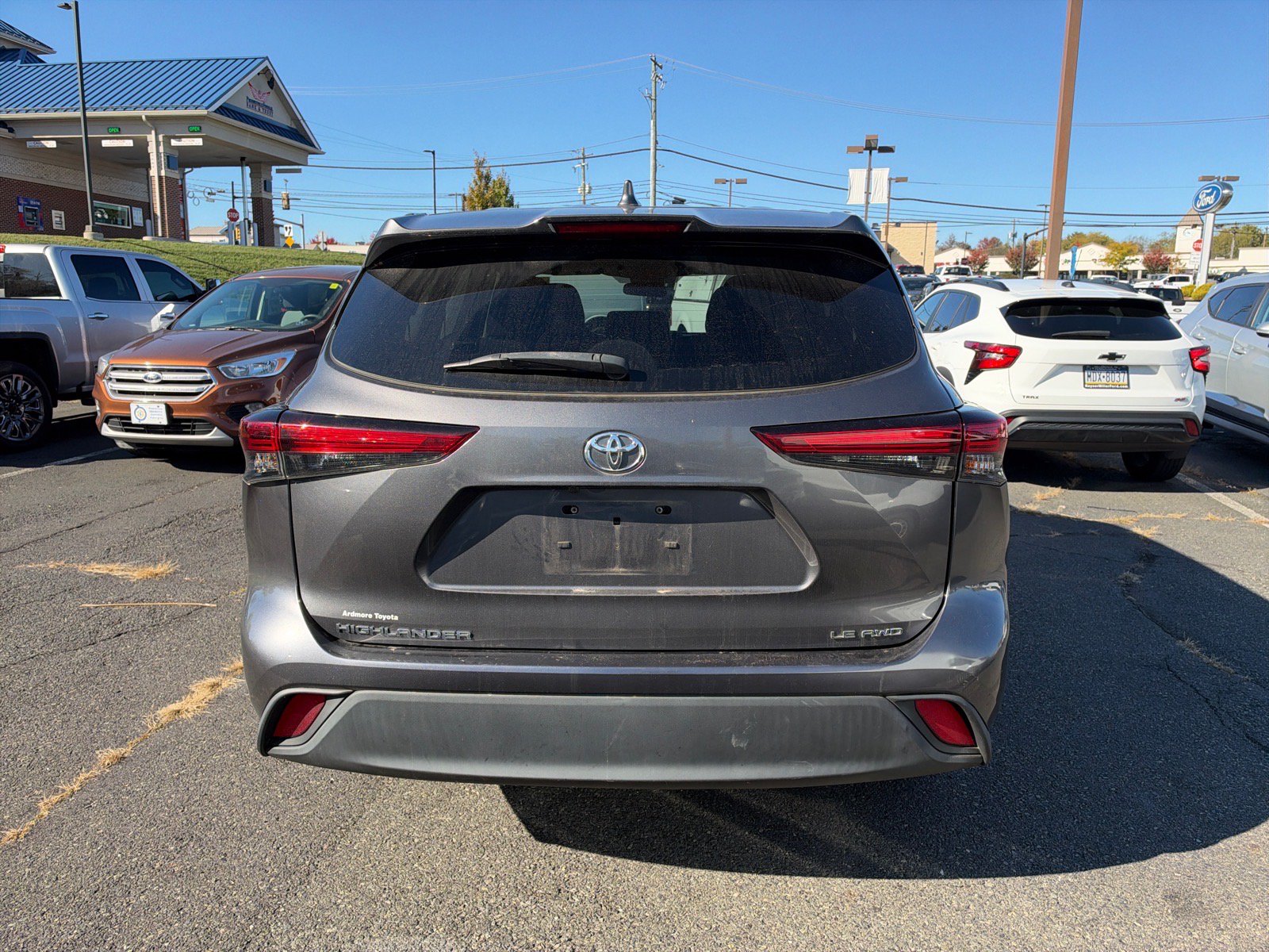 Used 2021 Toyota Highlander LE AWD/4WD image 6