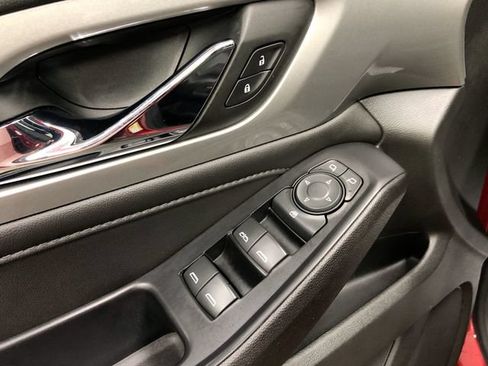 Used 2022 Chevrolet Traverse LT FWD image 13