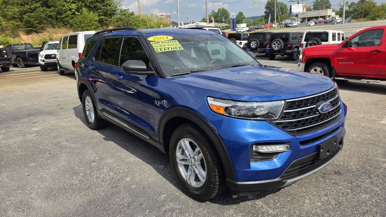 Used 2021 Ford Explorer XLT w/ Equipment Group 202A AWD/4WD image 5