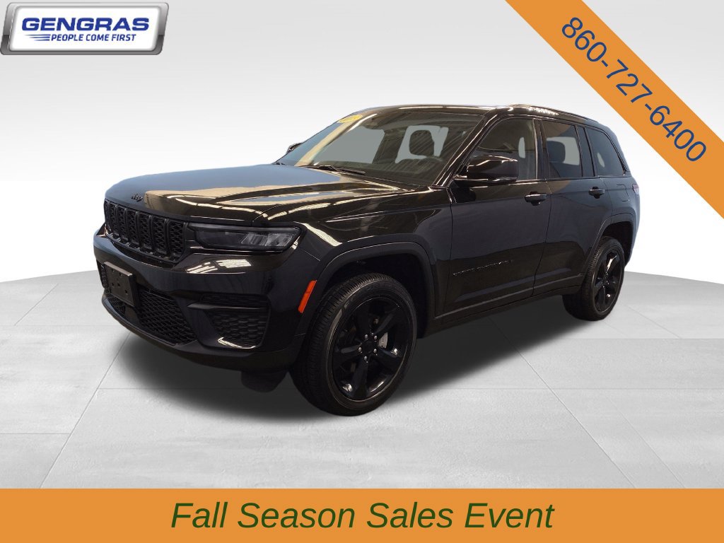 Used 2023 Jeep Grand Cherokee Altitude AWD/4WD image 4