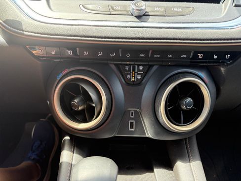 Used 2023 Chevrolet Blazer Premier w/ Enhanced Convenience Package image 38