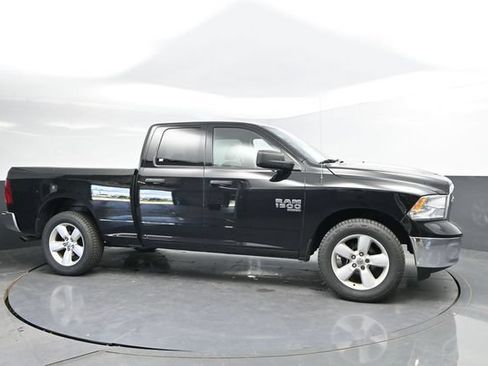 Used 2024 RAM 1500 Classic SLT AWD/4WD image 3