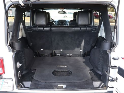 Used 2015 Jeep Wrangler Unlimited Sahara image 15