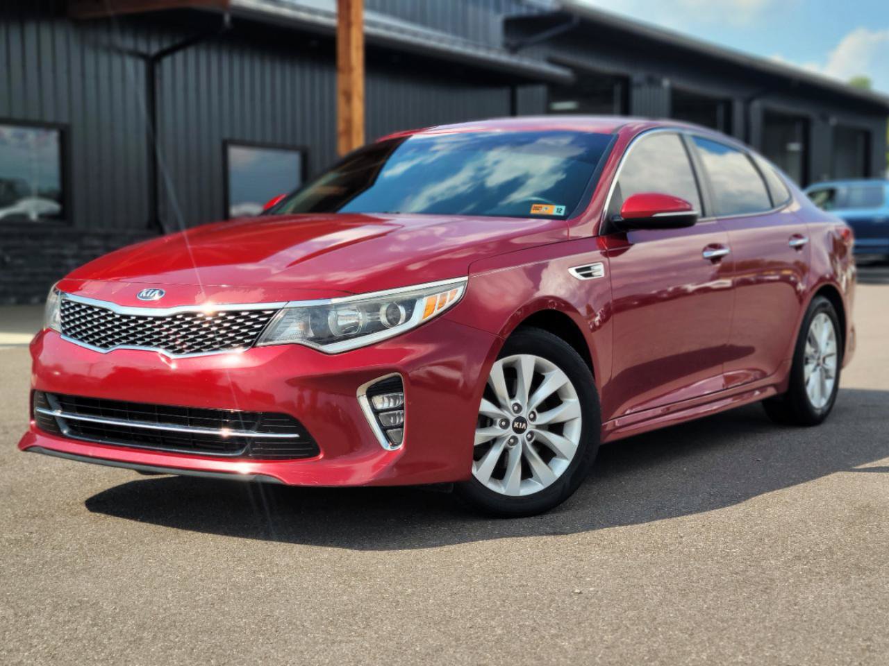 Used 2018 Kia Optima S FWD image 1