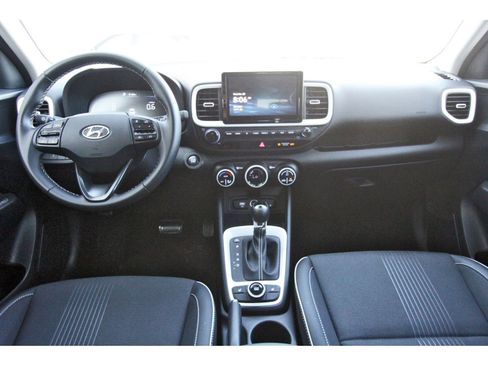 Used 2024 Hyundai Venue Limited FWD image 12