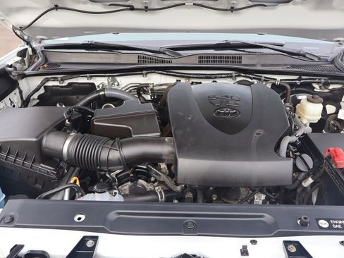 Used 2017 Toyota Tacoma TRD Sport w/ Premium & Technology Package image 13