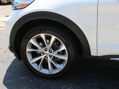 Used 2021 Ford Explorer Platinum w/ Equipment Group 601A AWD/4WD image 11