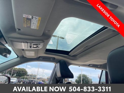 Used 2021 Toyota Highlander XLE FWD image 30