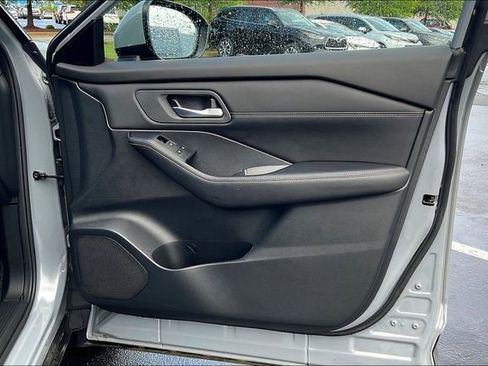 Used 2024 Nissan Rogue SL image 24