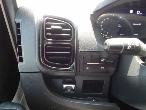 Used 2025 RAM ProMaster 2500 w/ U-Haul Equipment Group FWD image 19