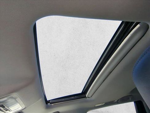 Used 2016 Toyota Highlander XLE image 12