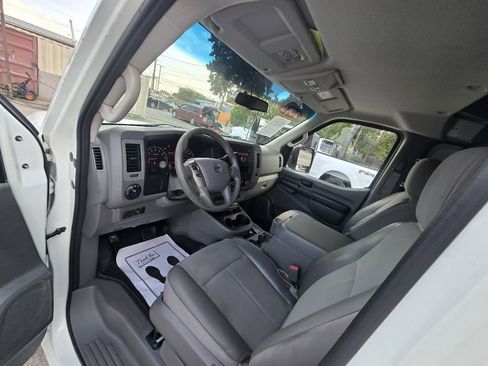 Used 2015 Nissan NV 2500 SV w/ Side & Curtain Airbag Package image 11