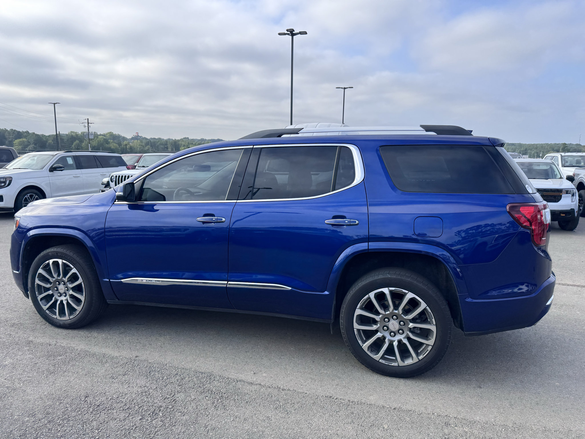 Used 2023 GMC Acadia Denali FWD image 10